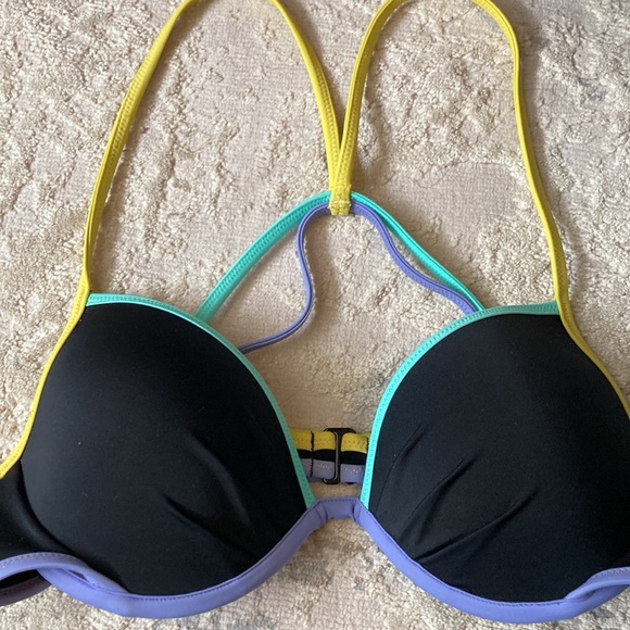 ⭐️Victoria’s secret classic bikini⭐️ - Picture 2 of 5